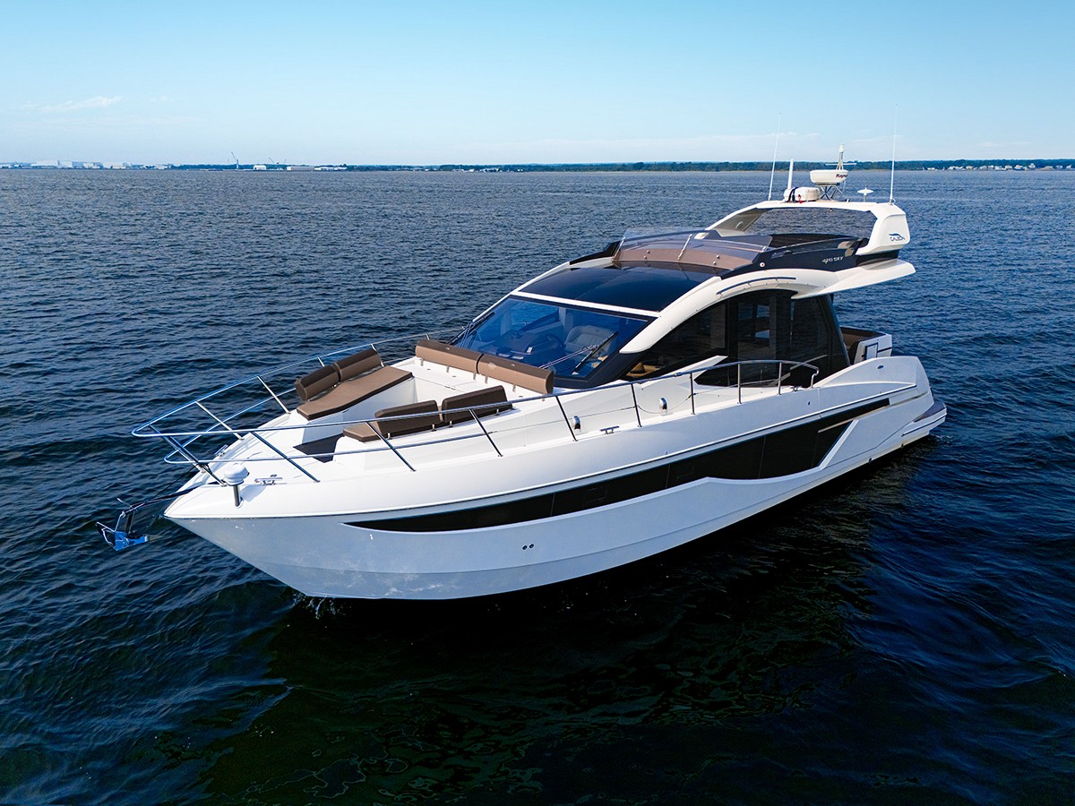 Yacht Photo 24